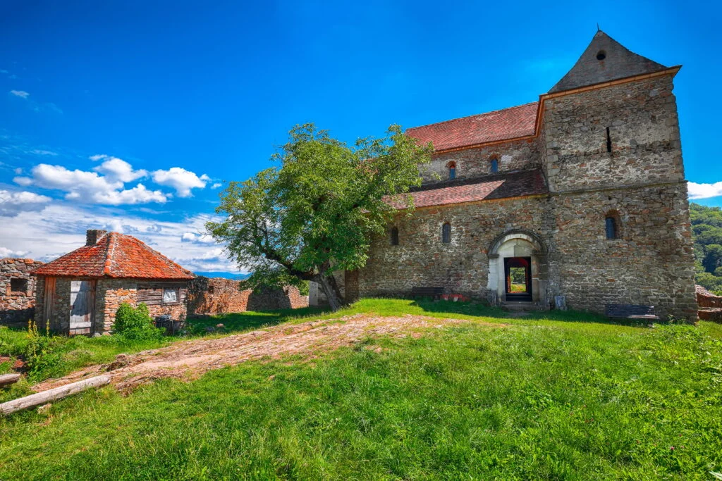 Cisnădioara, cetatea de pe deal lângă Sibiu